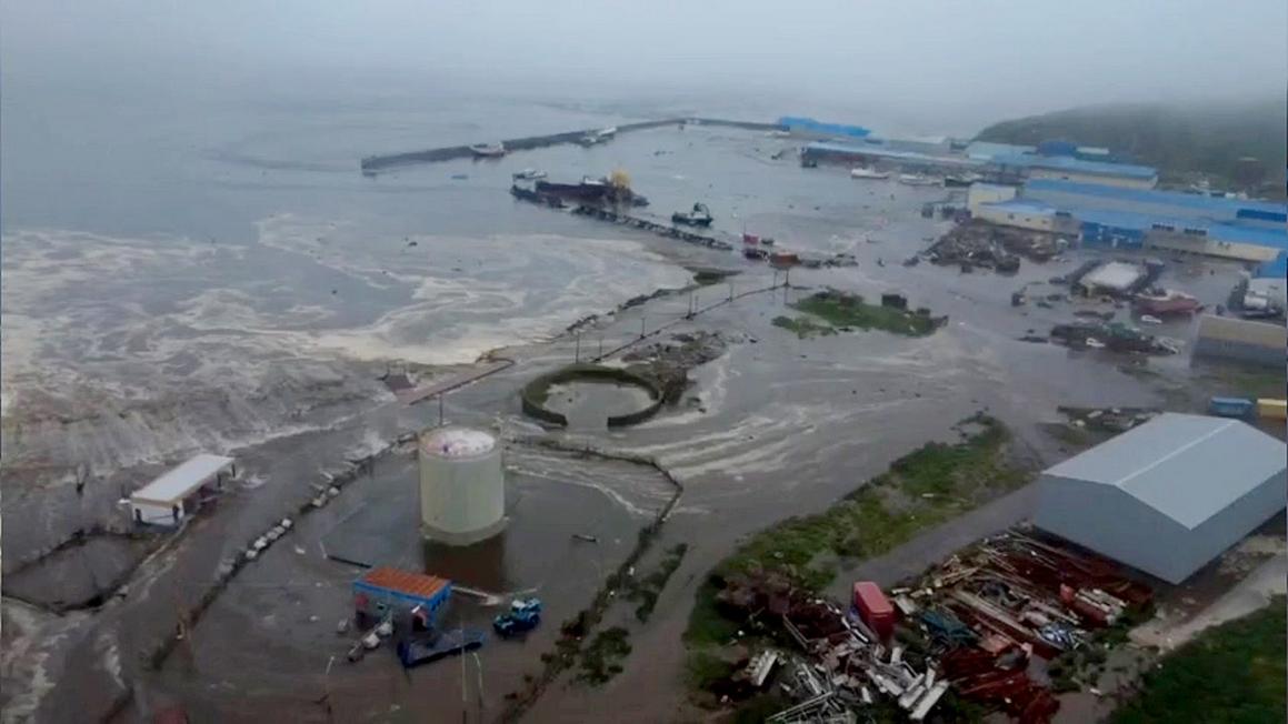 russia earthquake flooding kamchatka