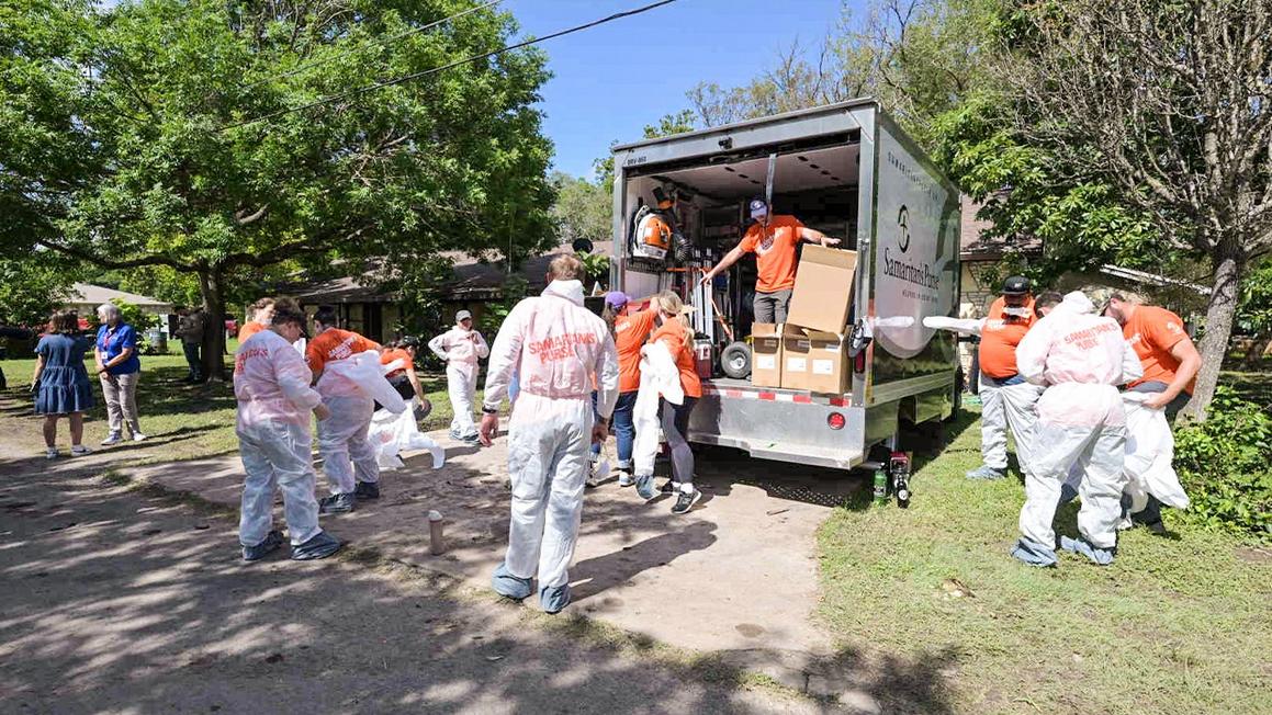 Nhóm thiện nguyện giúp dân Texas vượt qua trận lụt