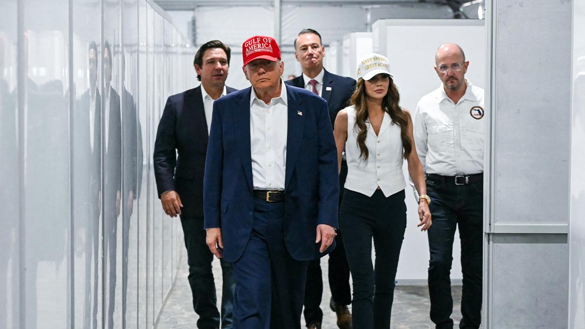 Trump thăm ‘Alligator Alcatraz’ ở Florida