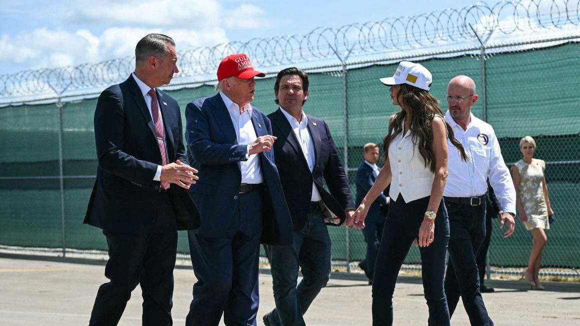 Trump bị tố ‘bắt cóc’ người di cư