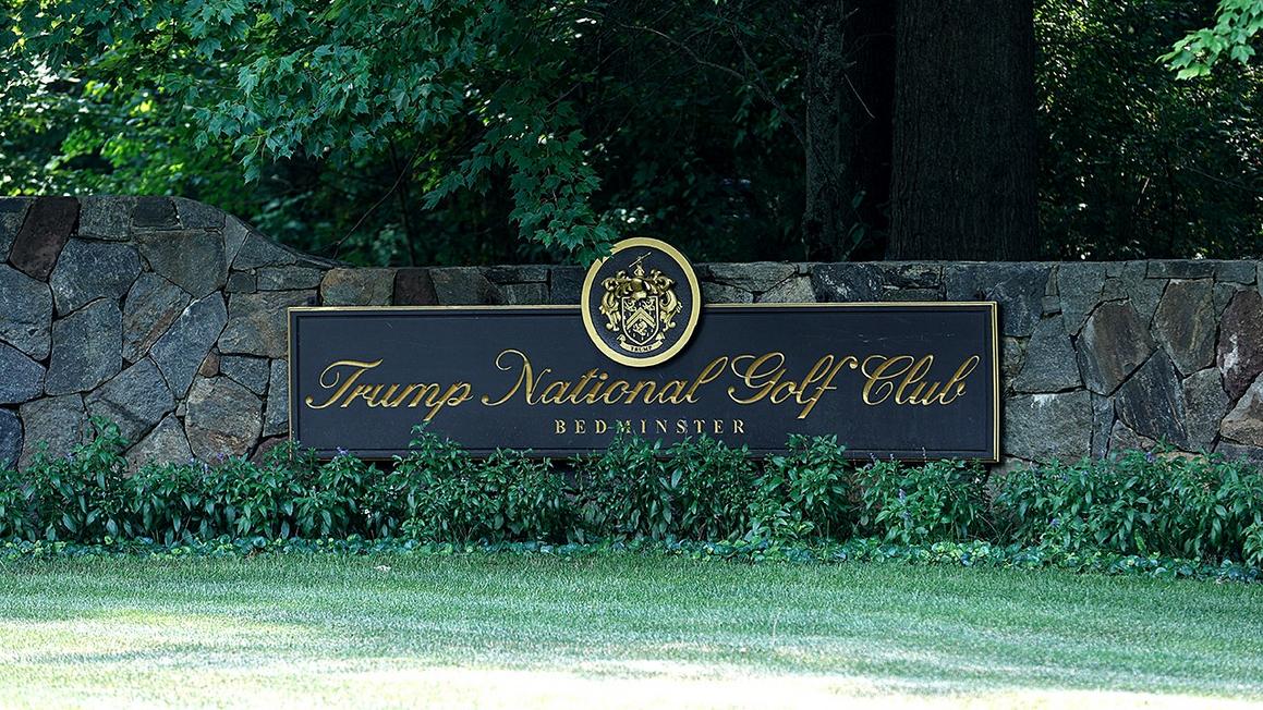 Máy bay hộ tống Tổng Thống Trump vì 11 vụ xâm phạm không phận