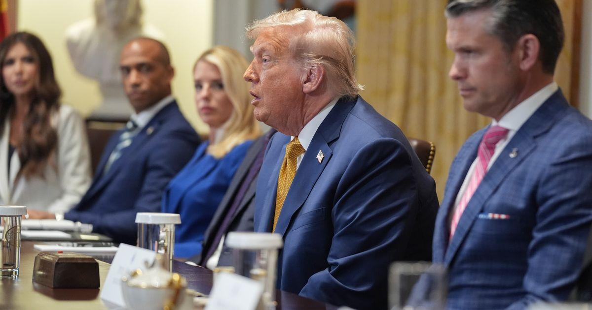 Trump xuyên tạc sự thật về năng lượng gió