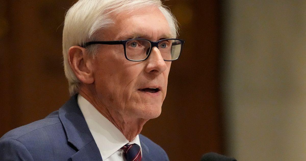 Thống đốc Wisconsin ký ngân sách sớm để giữ nguồn quỹ Medicaid