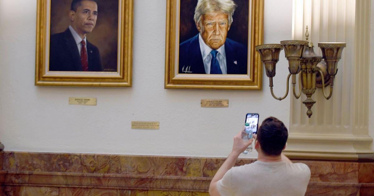 Chân dung Tổng Thống Trump mới được treo tại Điện Capitol Colorado sau khi bức cũ gây tranh cãi