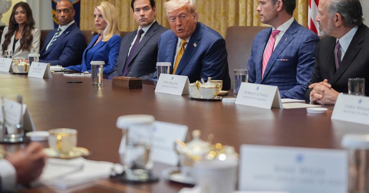 TT Trump bênh vực Bộ trưởng Tư pháp giữa vụ Epstein