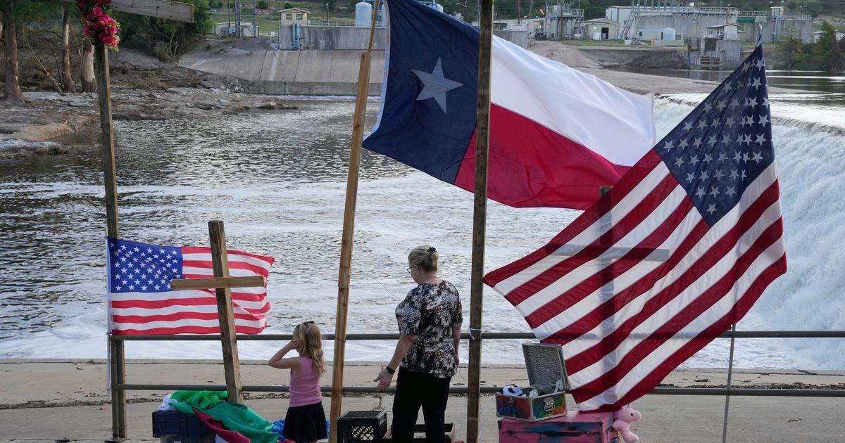 Lũ lụt kinh hoàng ở Texas: Nhiều câu hỏi chưa có lời giải