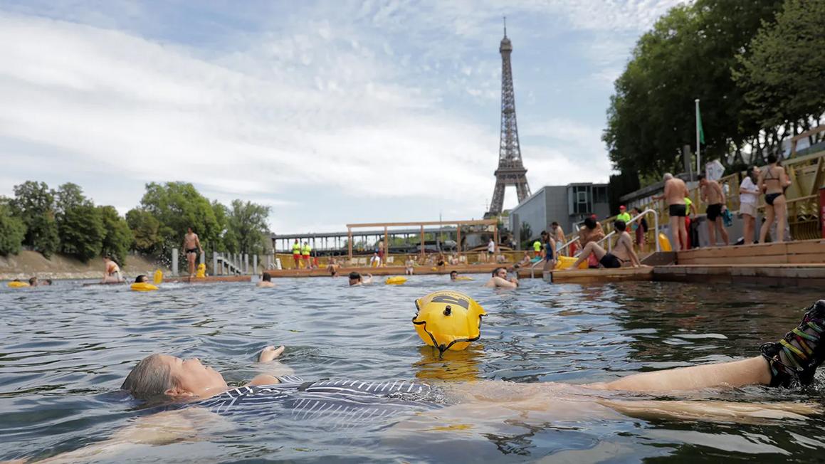 Sông Seine Paris Mở Cửa Trở Lại Cho Công Chúng Bơi Lội