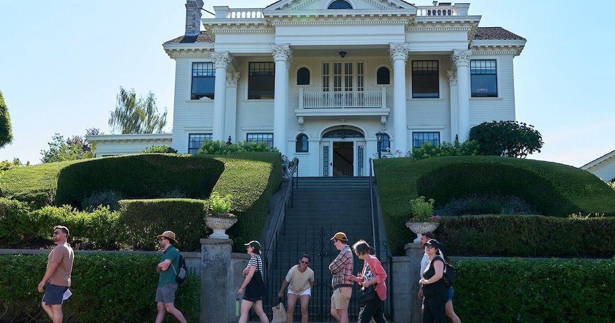 Kịch ngoài trời ‘The Wealth Walk’ khám phá bất công xã hội tại Seattle