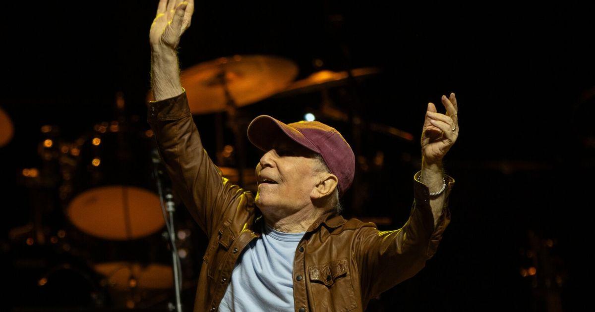 Paul Simon Tái Ngộ Khán Giả Seattle Với Âm Nhạc Mới và Những Bài Ca Cũ
