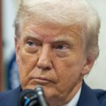 TT Trump yêu cầu đại học chứng minh không xét chủng tộc khi nhập học