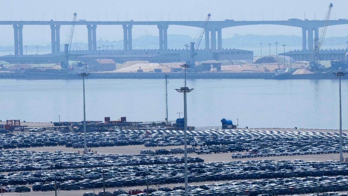 17387930 080125 cc ap tariffs cars img