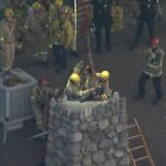 Lính cứu hỏa giải cứu phụ nữ mắc kẹt trong ống khói ở California