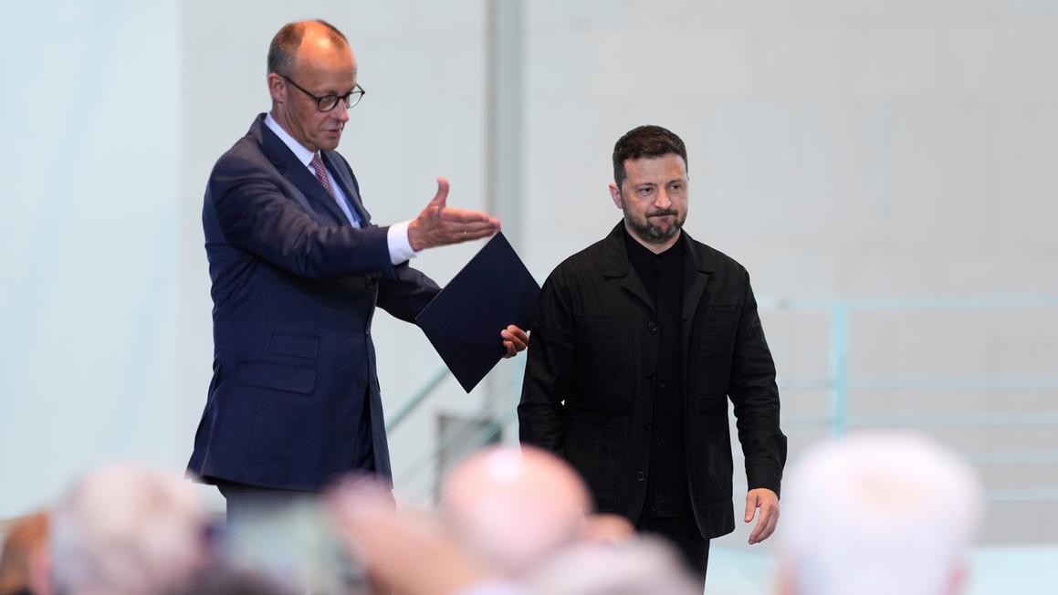 17521938 081325 cc ap zelenskyy img 1