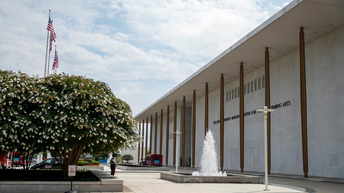 17522108 081325 CC AP KENNEDY CENTER TRUMP IMG