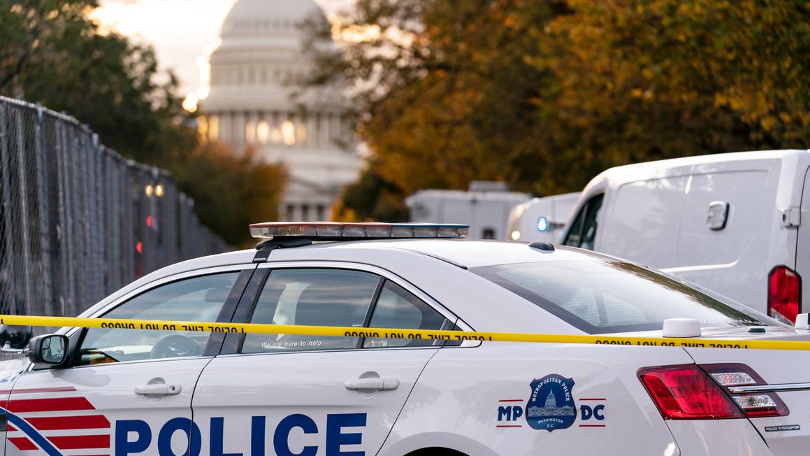 17545597 081525 CC AP WASHINGTON DC POLICE IMG