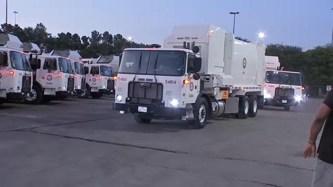 17576456 081825 ktrk houston new garbage trucks img