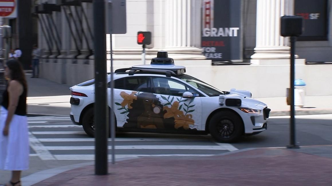 17617258 082225 kgo rideshare market street img