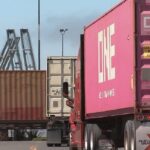 Chính quyền Trump tạm dừng cấp thị thực cho tài xế xe tải, ảnh hưởng Cảng Oakland