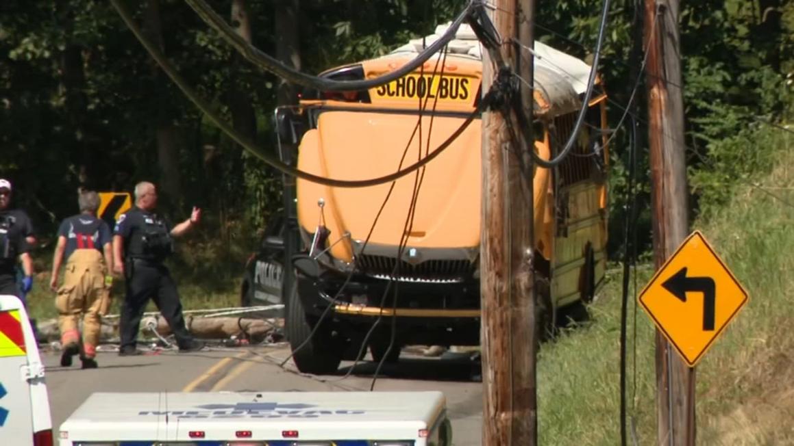 17629341 082325 wls pa bus crash 1030p vosot vid