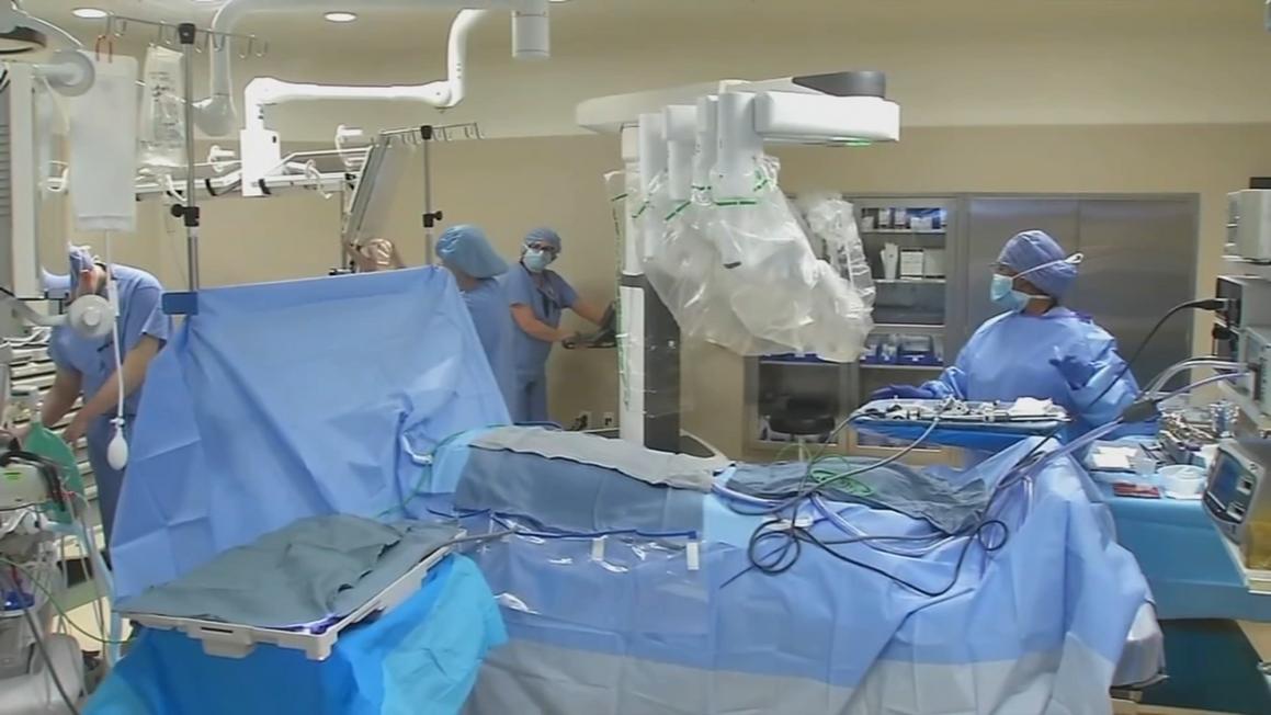 17647114 082525 kgo operation room img