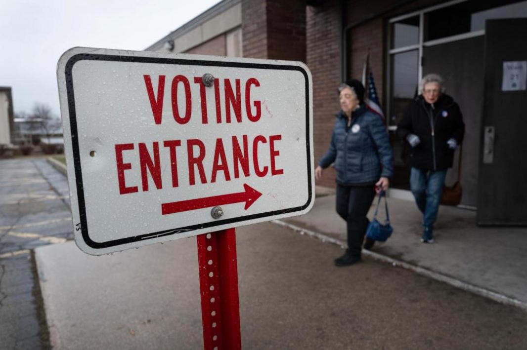 202508221321MCT PHOTO US NEWS ELECTION OFFICIALS GET