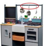 Gần 200.000 bếp đồ chơi bị thu hồi sau khi bé trai chết vì móc áo