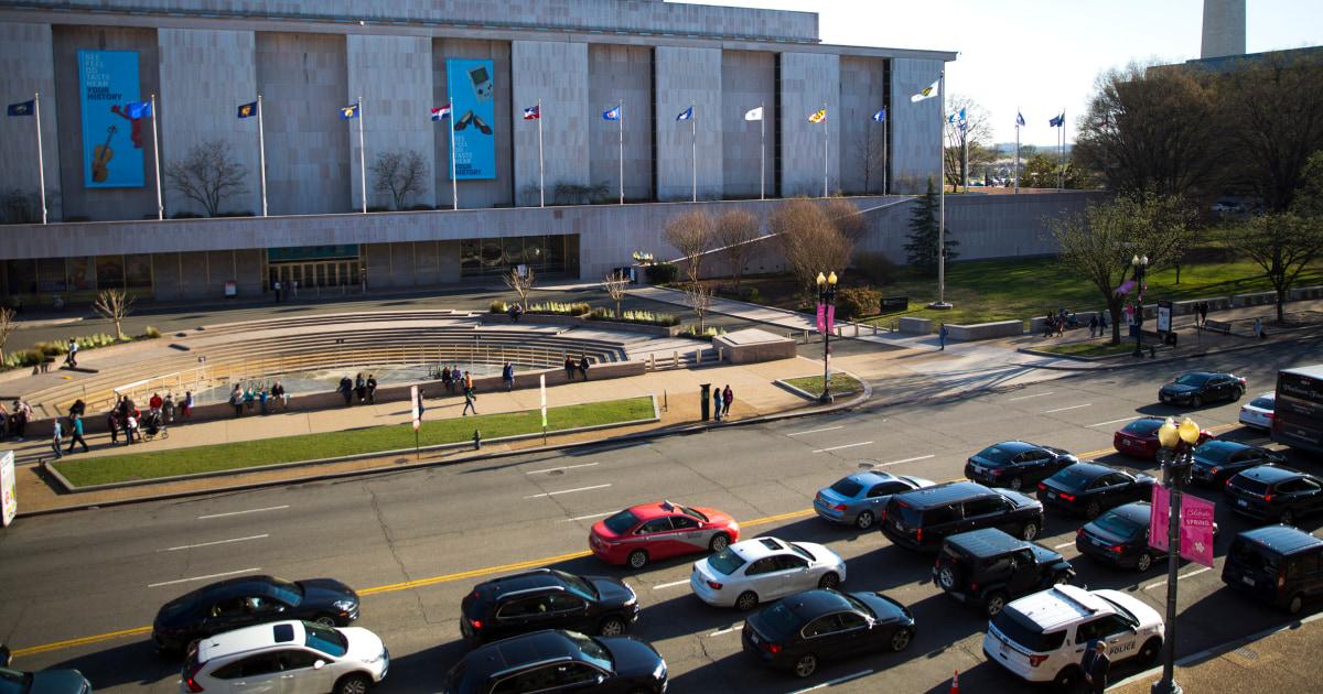 Smithsonian Sẽ Tái Trưng Bày Hiện Vật Về Trump Trong Triển Lãm Trump