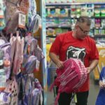 Cuối tuần miễn thuế ở Texas: Phụ huynh tranh thủ sắm đồ cho con