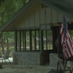 Gia đình nỗ lực khôi phục khu nhà ven sông Guadalupe sau trận lũ lịch sử tại Texas