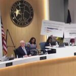 Tòa Bạch Ốc Texas: Căng Thẳng Giữa Chánh Án Harris County và Các Ủy Viên Về Thuế