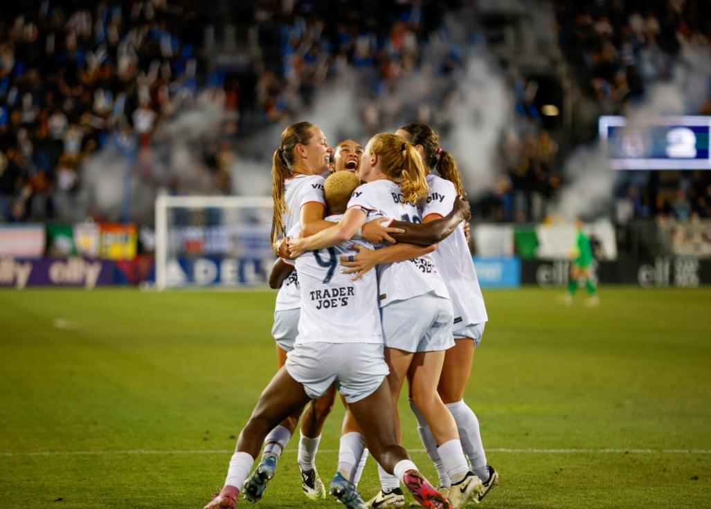 Taylor Huff ghi bàn thắng đầu tiên sự nghiệp, Bay FC hòa Houston Dash