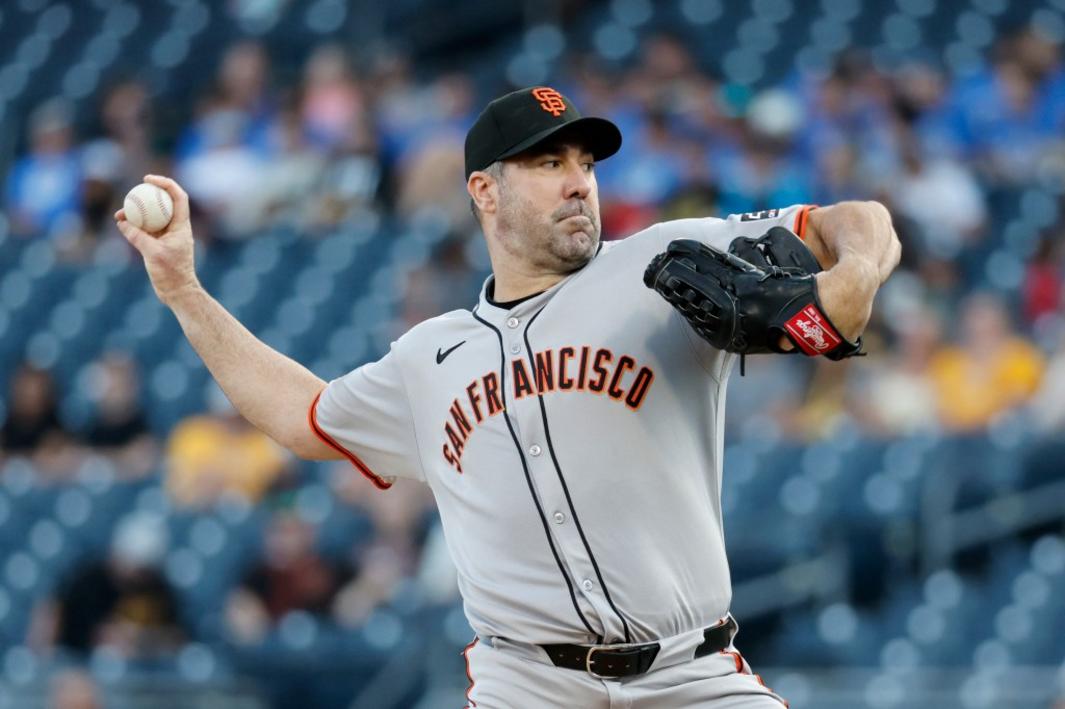 SF Giants Thua Pittsburgh Pirates, Randy Rodríguez Trượt Cứu Nguy Đầu Tiên