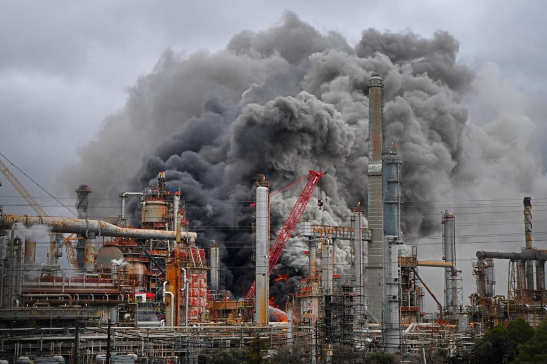 EBT L REFINERYFIRE 0202 13