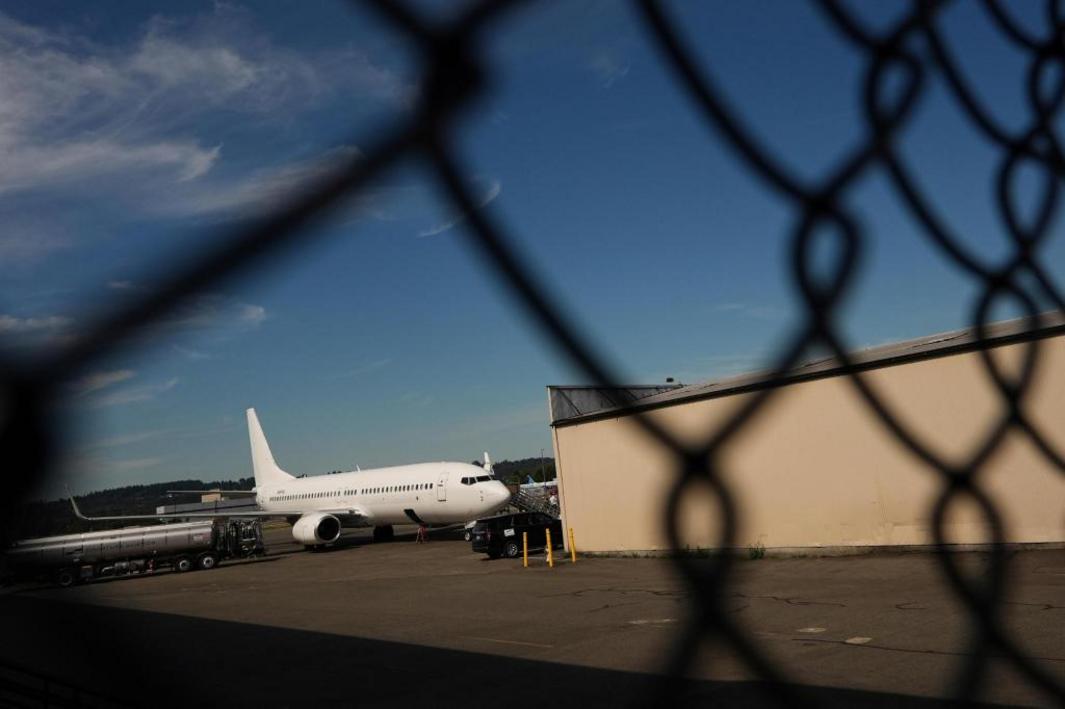 Immigration Documenting Flights 00359