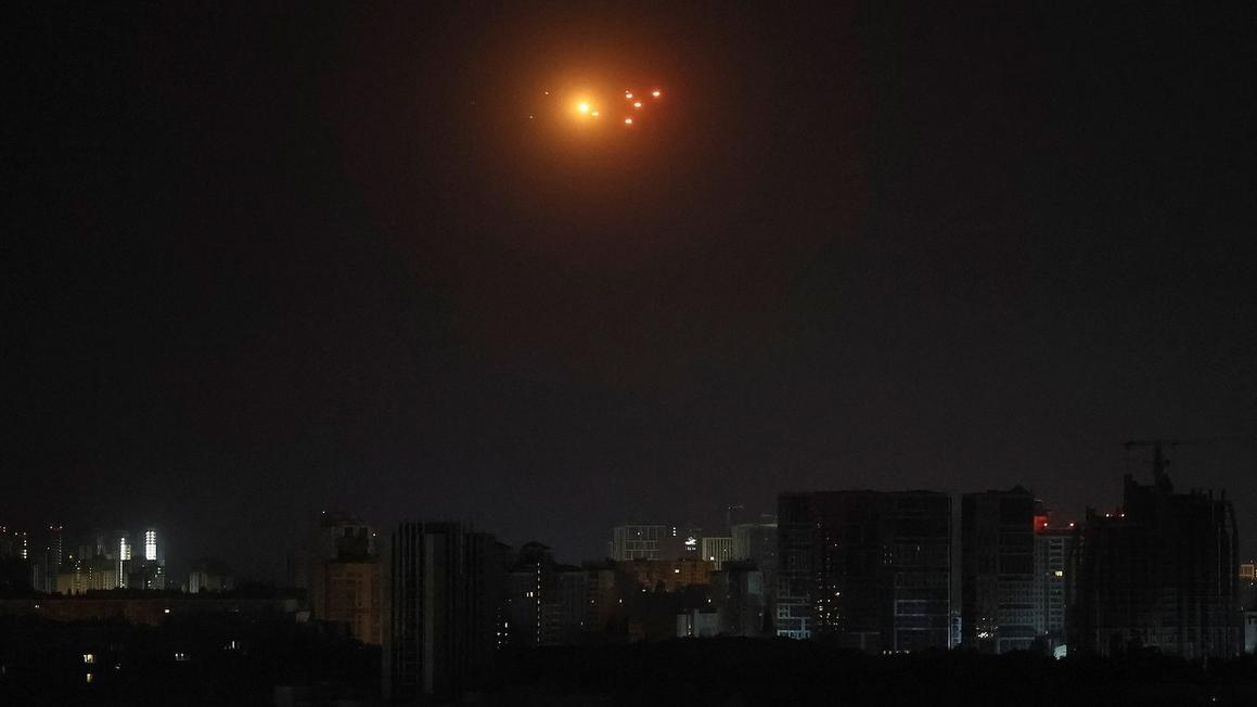 Russia strike Kyiv DB