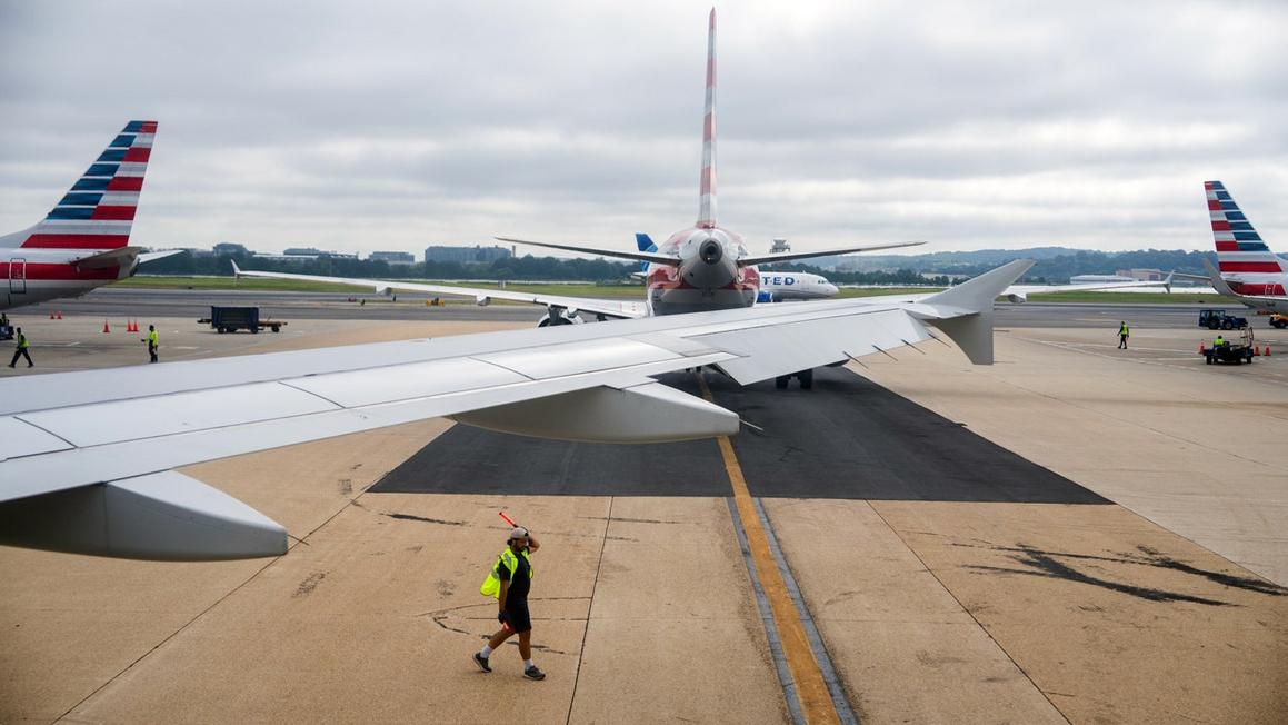 american airlines runway reagan airport fox news 001