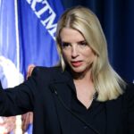 Bà Pam Bondi cảnh báo các thành phố ‘ẩn náu’ về vấn đề di trú