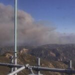 Cháy rừng Nam California lan rộng nhanh chóng, thiêu rụi hơn 1,000 mẫu Anh chỉ trong vài giờ