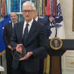 Tim Cook Tặng Tổng Thống Trump Món Quà Độc Đáo