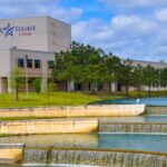 Cao đẳng Lone Star giảm học phí cho người trên 50 tuổi