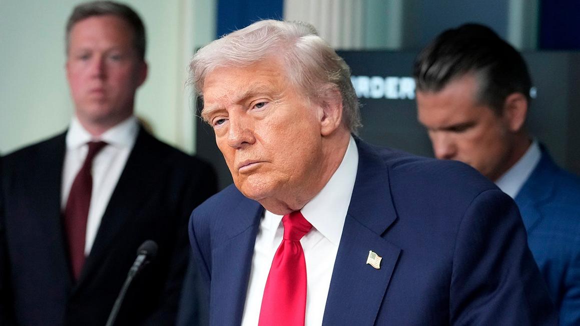 donald trump in briefing room 3
