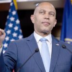 Jeffries tranh luận gay gắt với chủ trì CNN về lập trường ‘đạo đức giả’ trong phân chia lại địa giới bầu cử