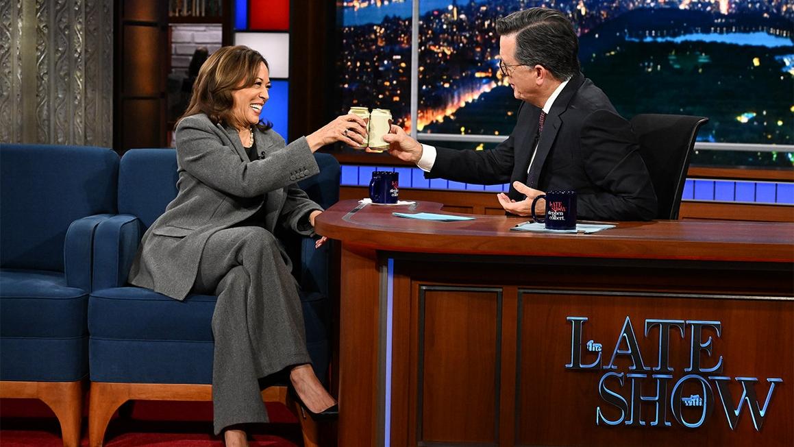 Bà Kamala Harris sẽ xuất hiện trong chương trình của Stephen Colbert sau bầu cử