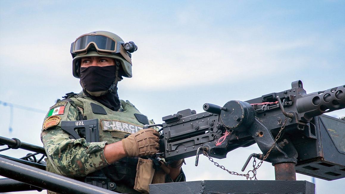 mexico army member