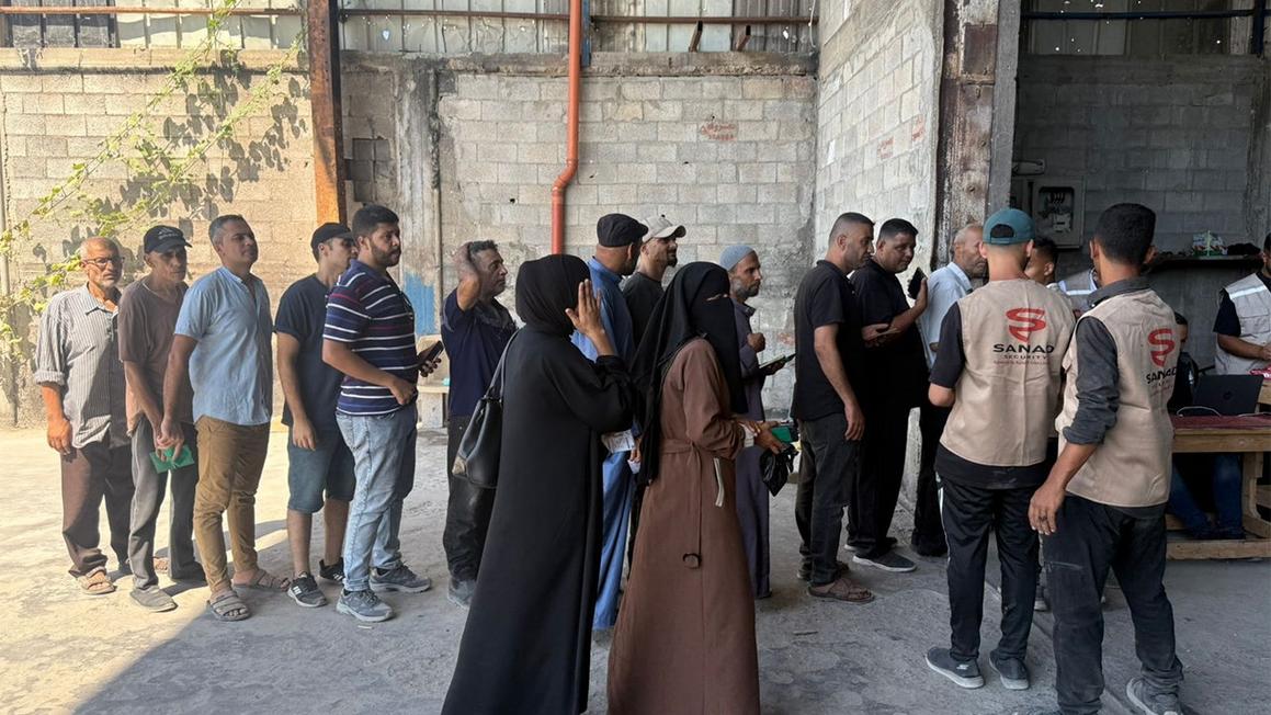 Người phụ nữ bị đe dọa vì phân phát viện trợ nhân đạo miễn phí tại Gaza