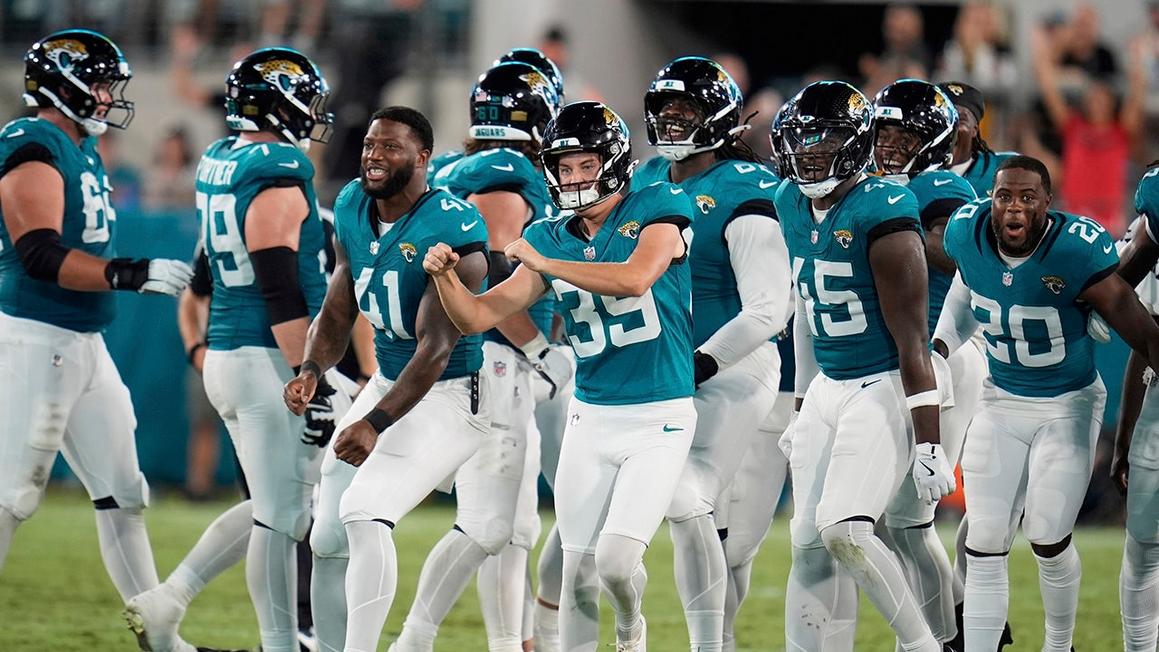 Cam Little của Jaguars: Cú sút phạt 70 yard ấn tượng trong trận tiền mùa giải NFL