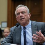 Thẩm Phán Ra Lệnh Bộ Y Tế Dưới Quyền RFK Jr. Ngừng Chia Sẻ Dữ Liệu Medicaid Với Cơ Quan Di Trú