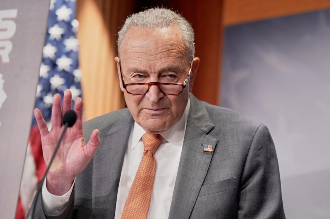 Thượng Viện Nghỉ Giải Lao, TT Trump Yêu Cầu Ông Schumer ‘Về Địa Ngục’