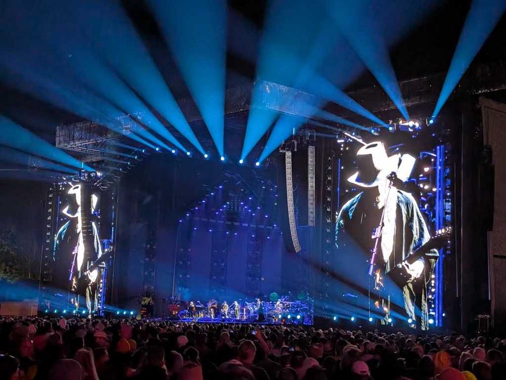 Đánh giá: Grateful Dead kết hợp phong cách Phish trong đêm diễn cuối ở San Francisco
