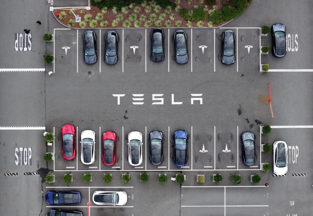 Tesla Mỹ Tiến Tới Dịch Vụ Taxi Tự Lái: Thử Nghiệm Thực Tế Tại California